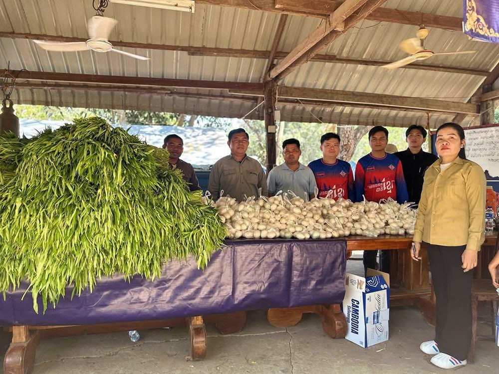 Cambodian task force delivers food aid to 931 displaced families in Banteay Meanchey